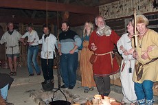 Venneforeningen synger og danser historien om Sigurd